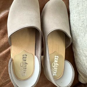 EXL Sandgrens Clogs Women’s size 36, Brett Stone